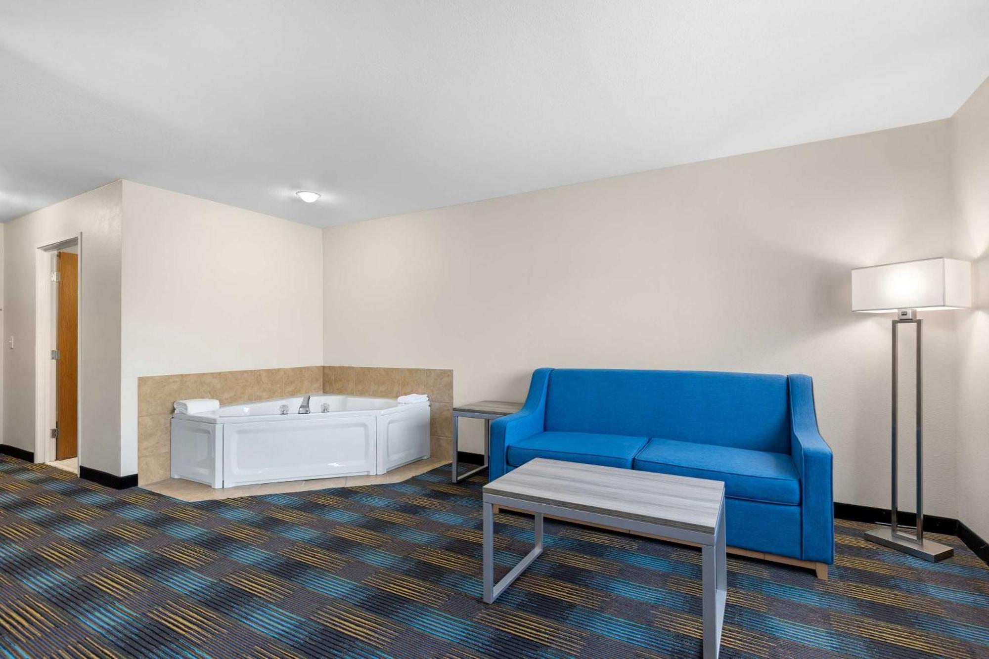 Quality Inn & Suites Fort Madison Near Hwy 61 Eksteriør bilde